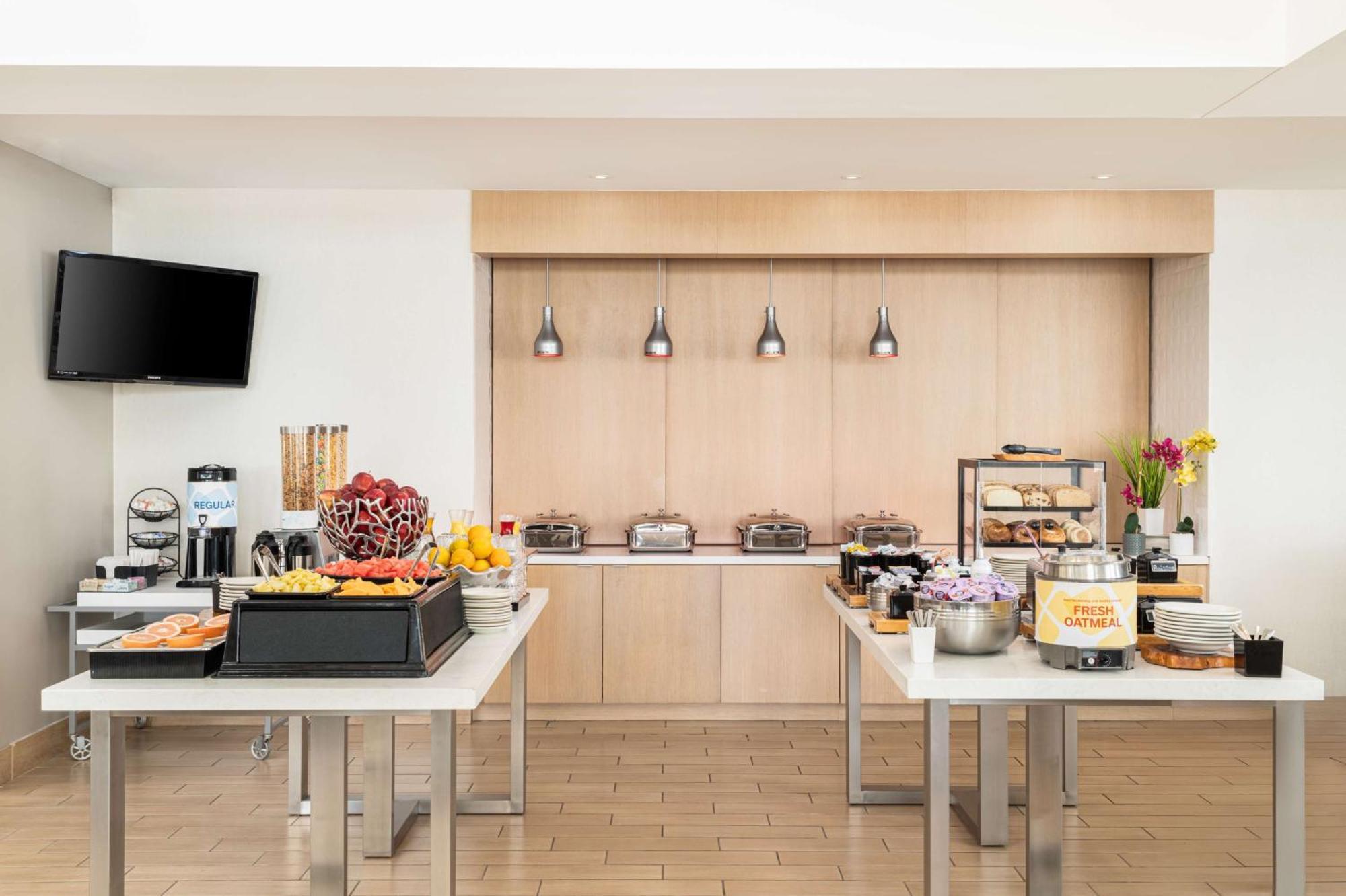 Hilton Garden Inn Saint Charles Eksteriør billede