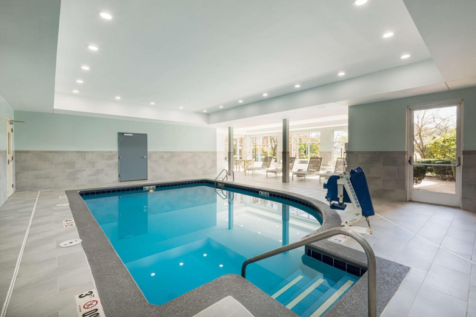 Hilton Garden Inn Saint Charles Eksteriør billede