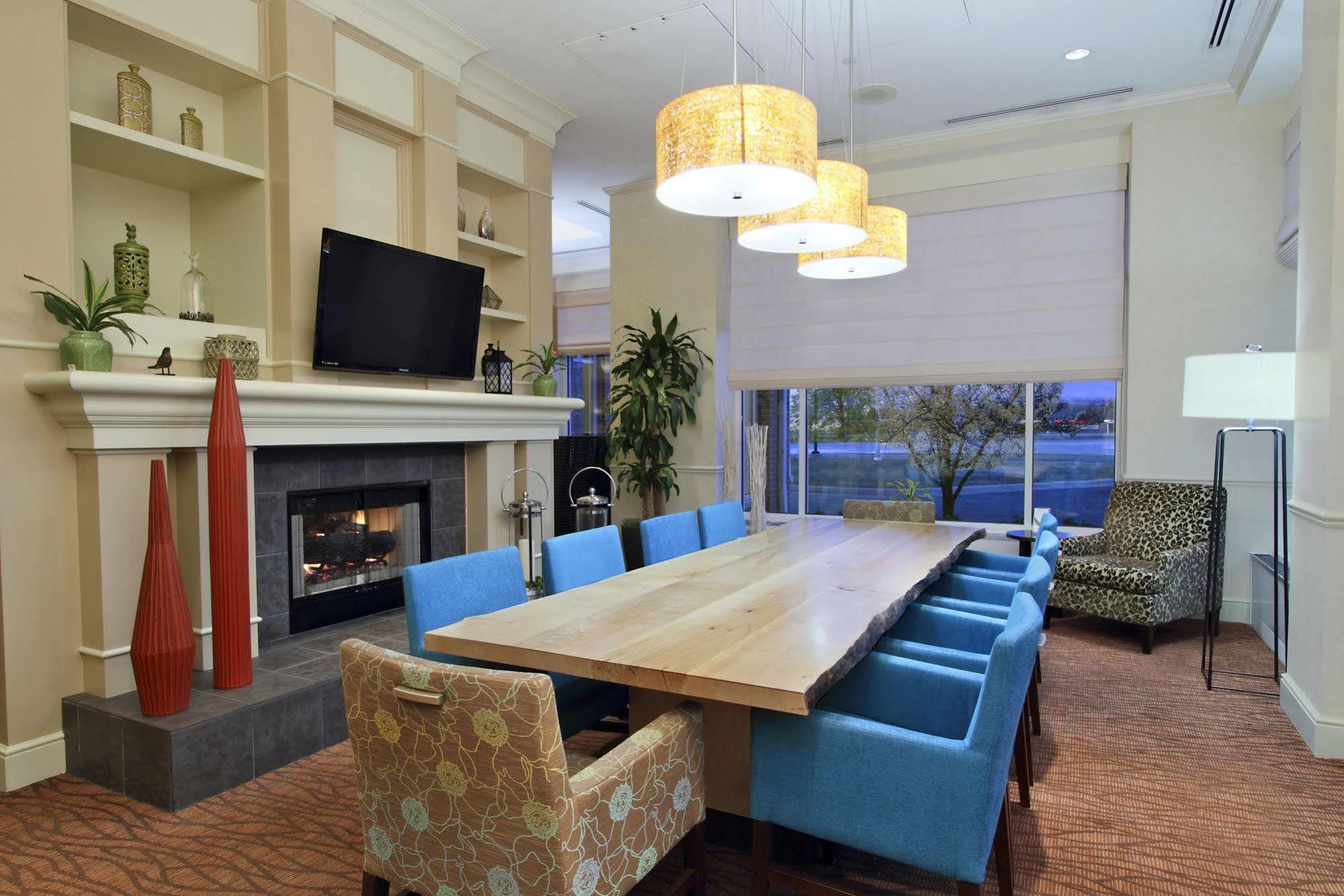 Hilton Garden Inn Saint Charles Eksteriør billede