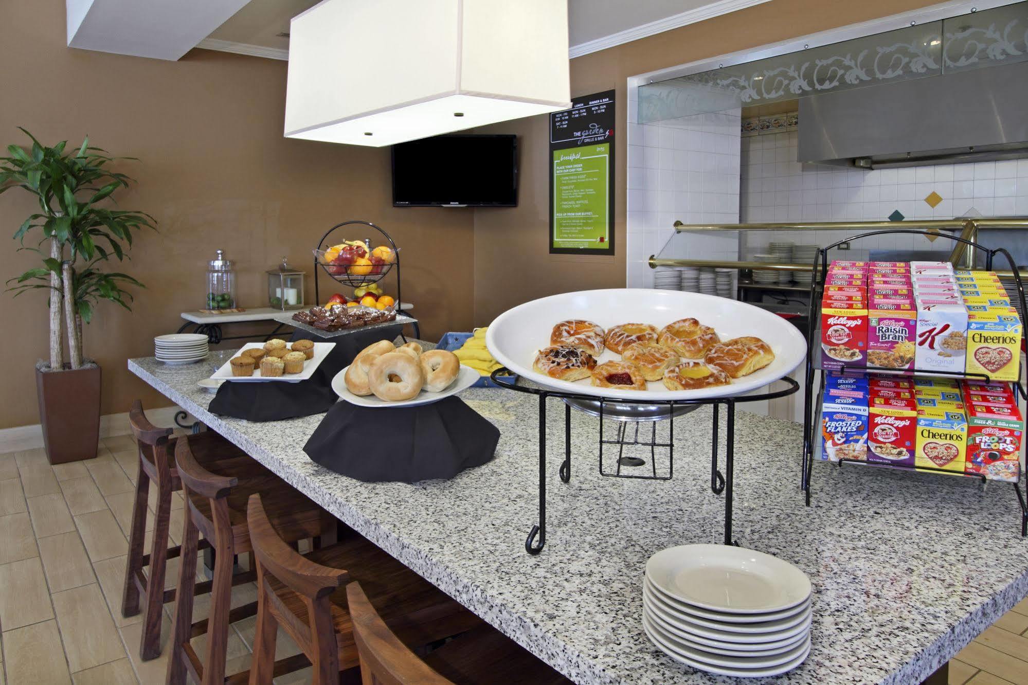 Hilton Garden Inn Saint Charles Eksteriør billede